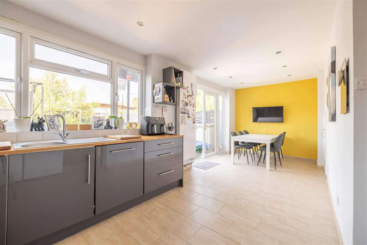 Pierson Road, Windsor, Berkshire, SL4 5RE, photo 3
