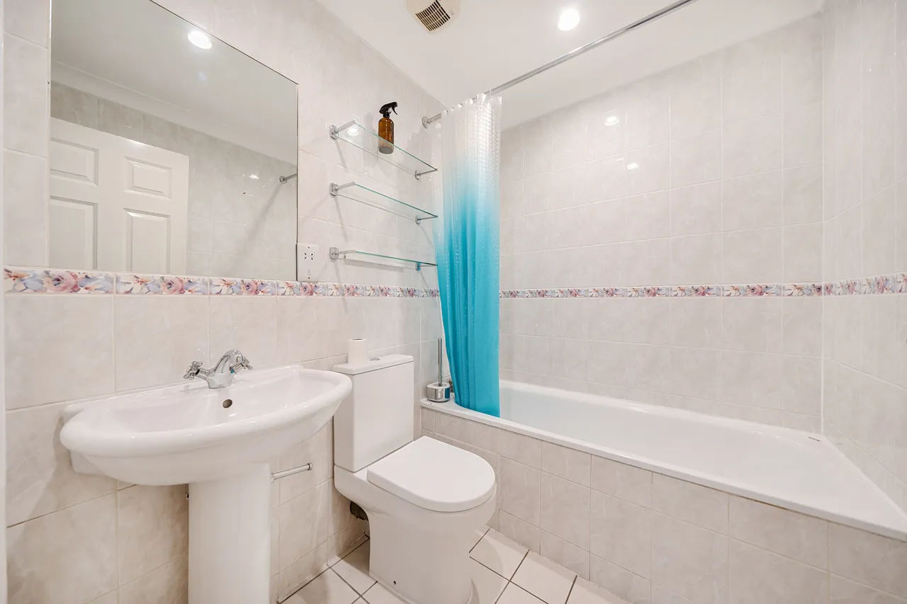 Flat 376, 300 Vauxhall Bridge Road, London, photo 8