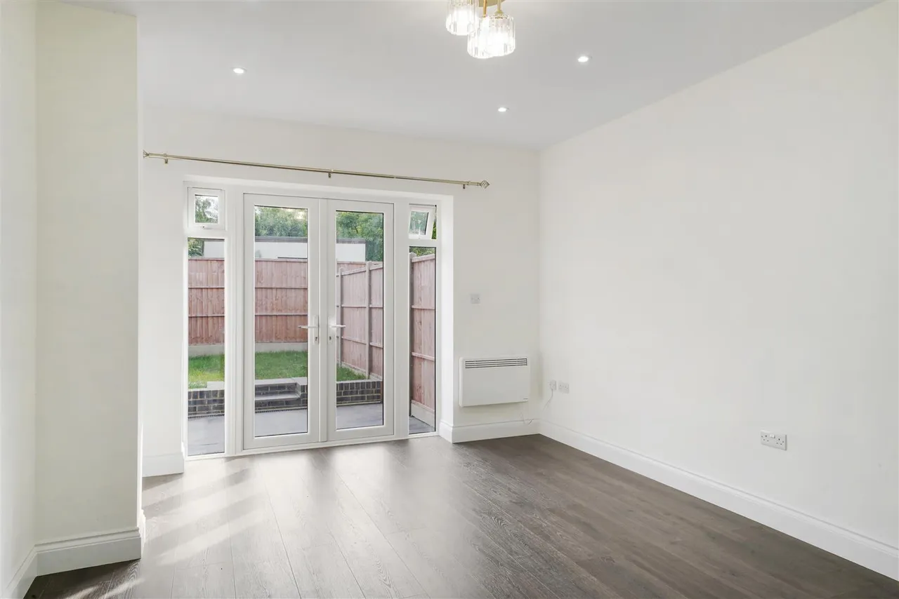 Whitton Avenue East, Greenford, UB6, photo 4