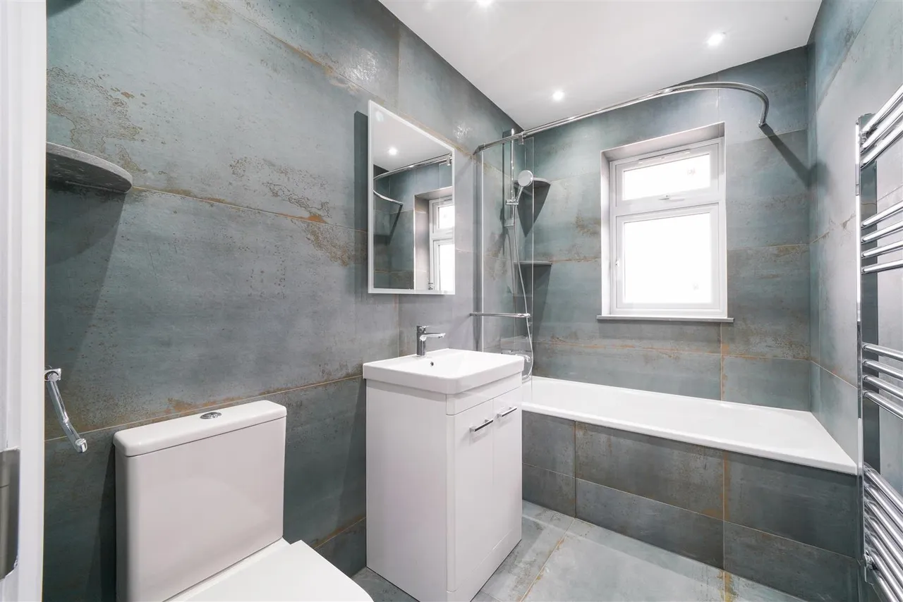 Whitton Avenue East, Greenford, UB6, photo 7