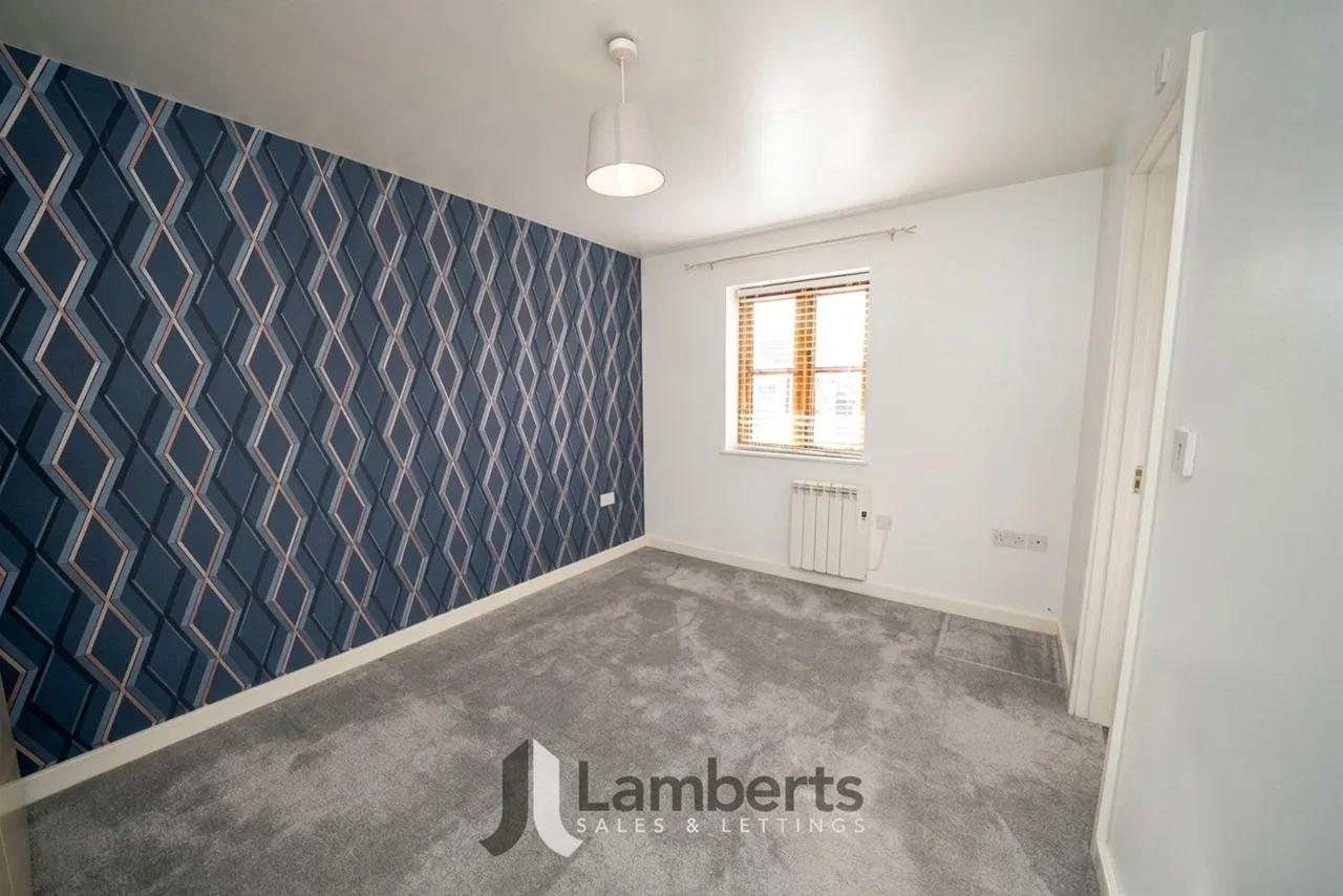 47b High Street, Studley, photo 9