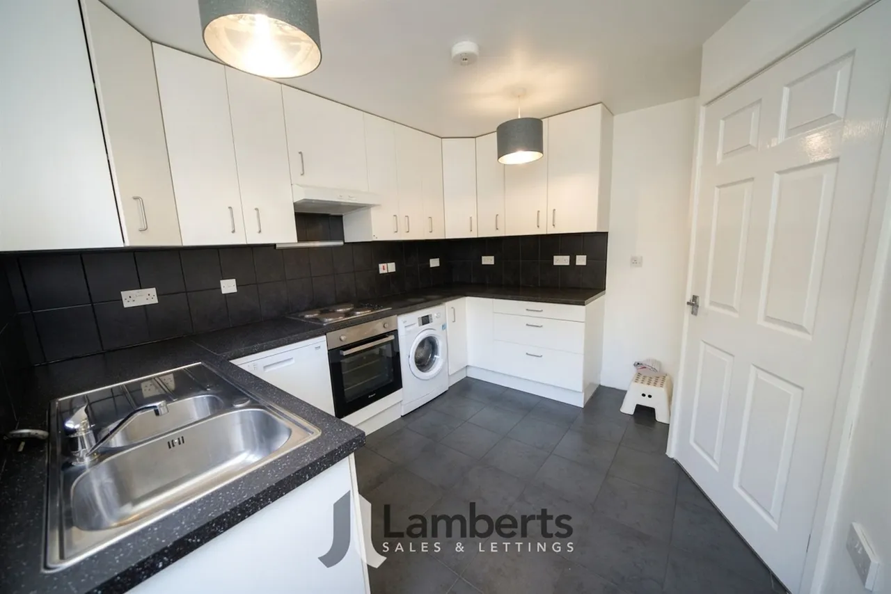 47b High Street, Studley, photo 6