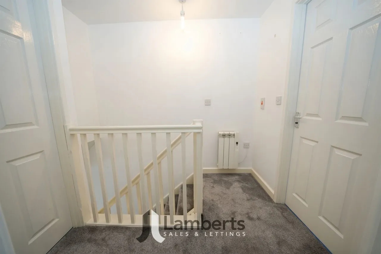 47b High Street, Studley, photo 15