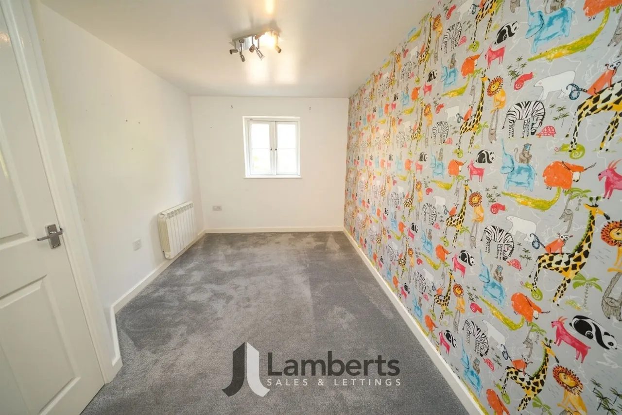 47b High Street, Studley, photo 12