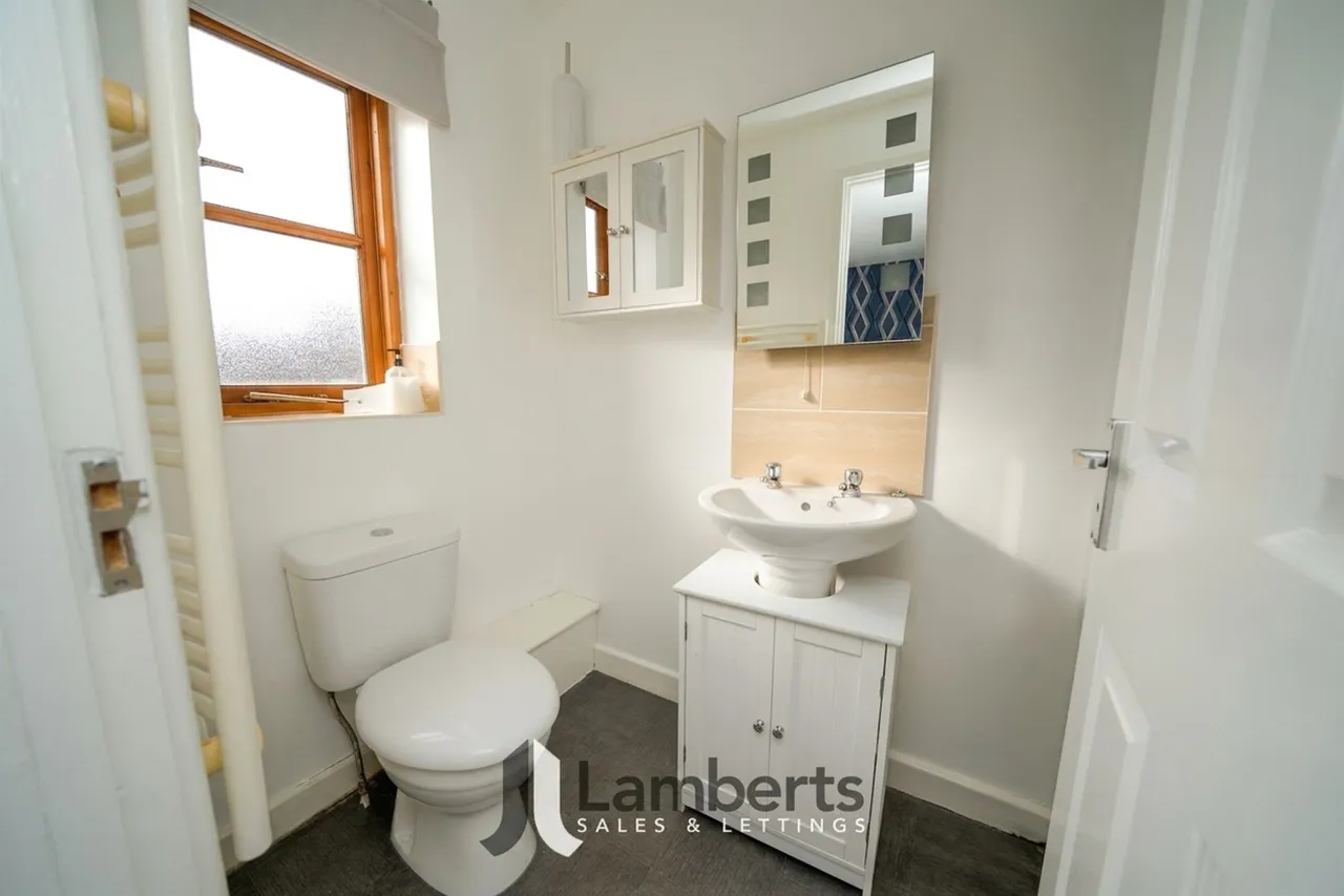 47b High Street, Studley, photo 10