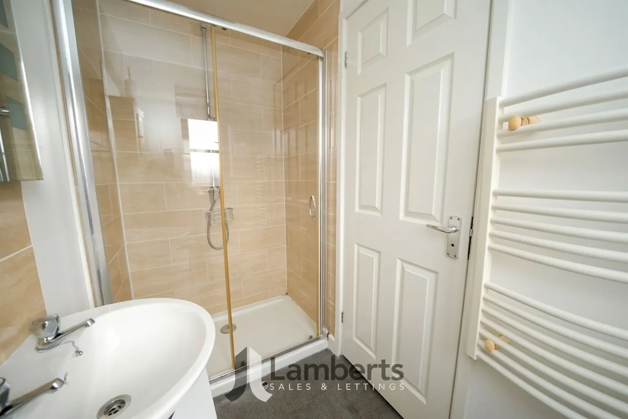 47b High Street, Studley, photo 11