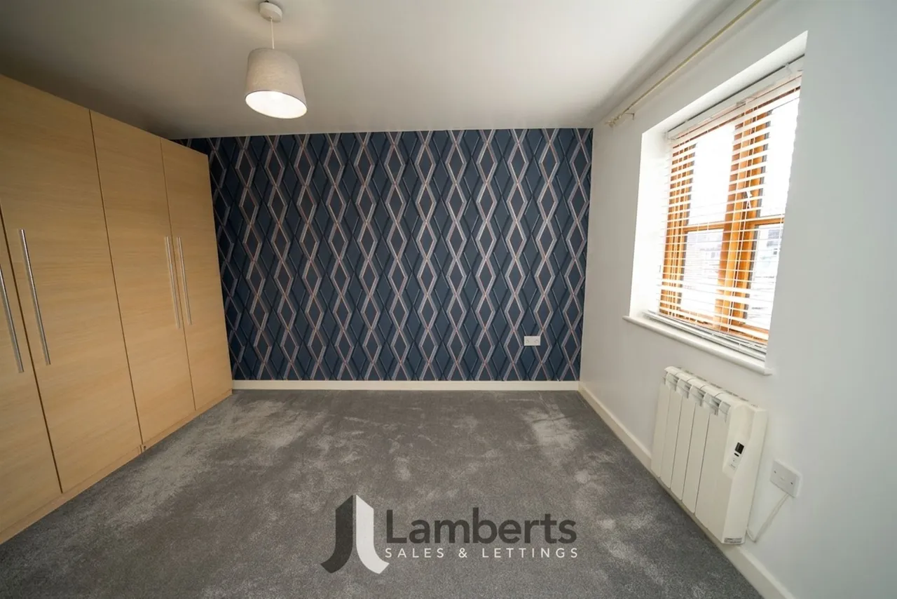 47b High Street, Studley, photo 8