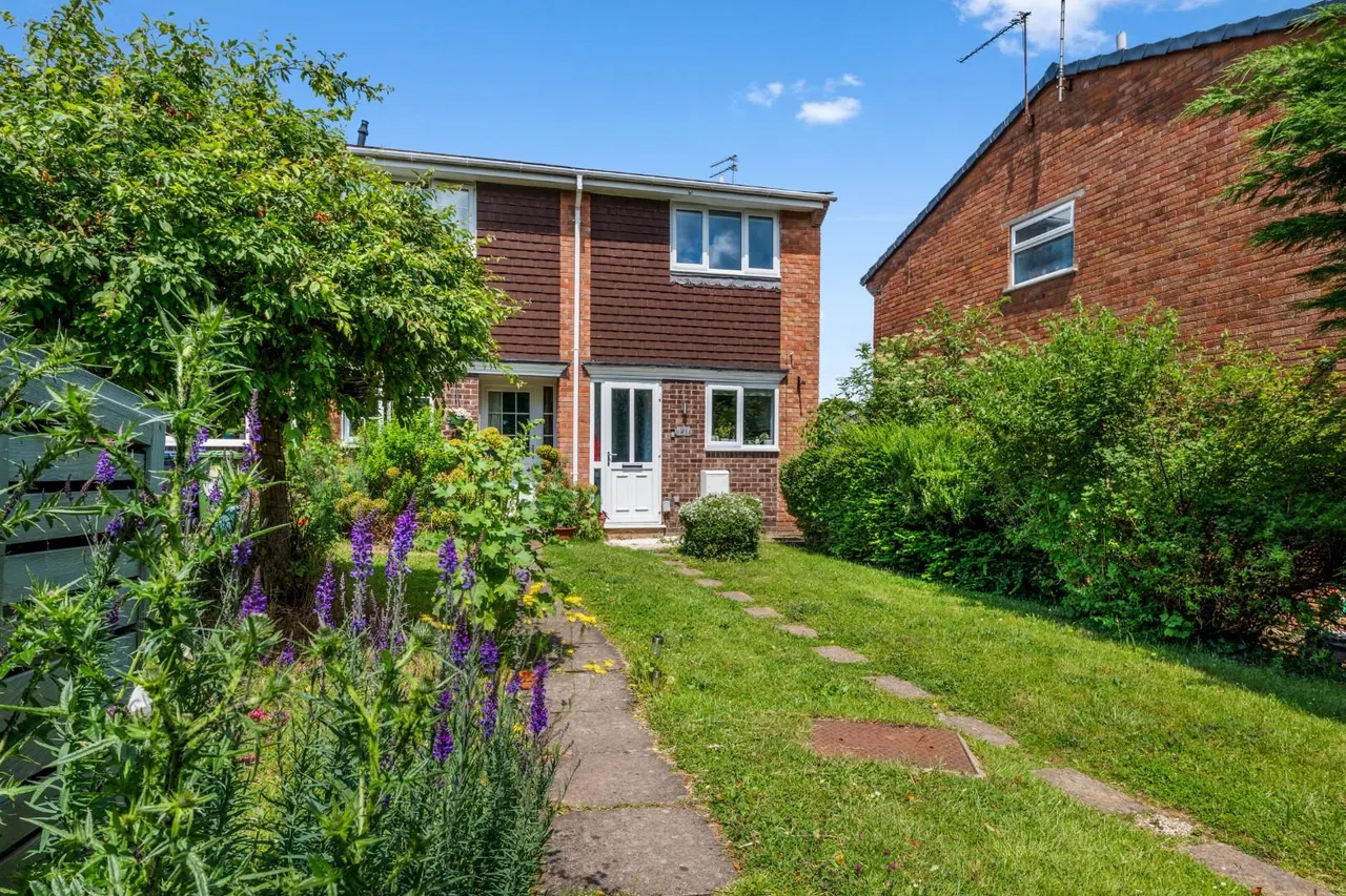 2 bed house for sale — Evans Grove, Whitnash