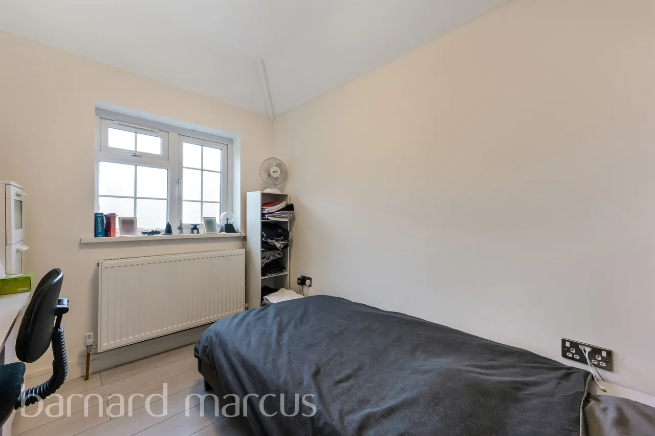 Sutton Way, Heston, photo 9