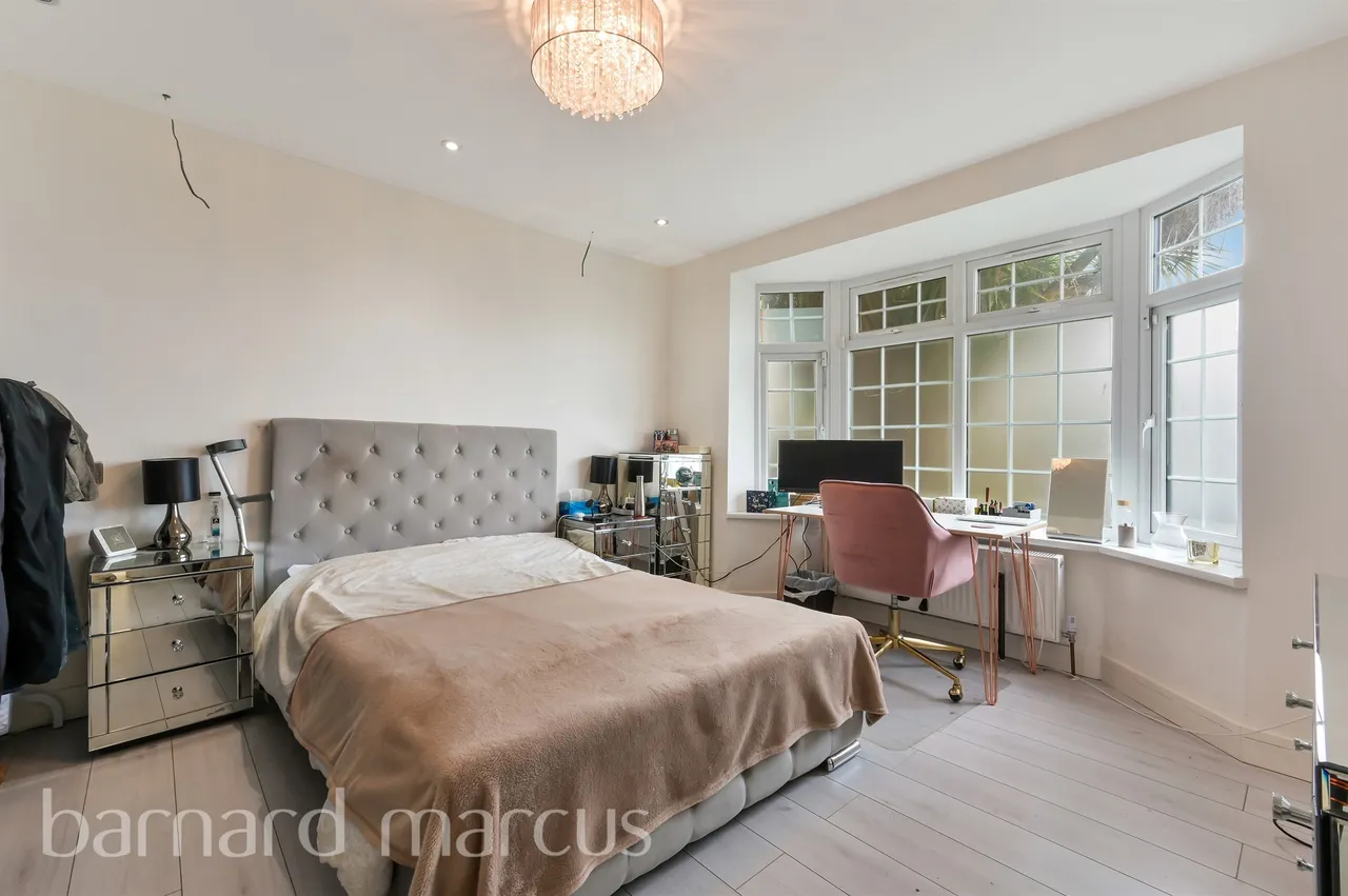 Sutton Way, Heston, photo 6