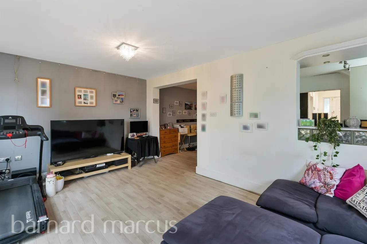 Sutton Way, Heston, photo 2
