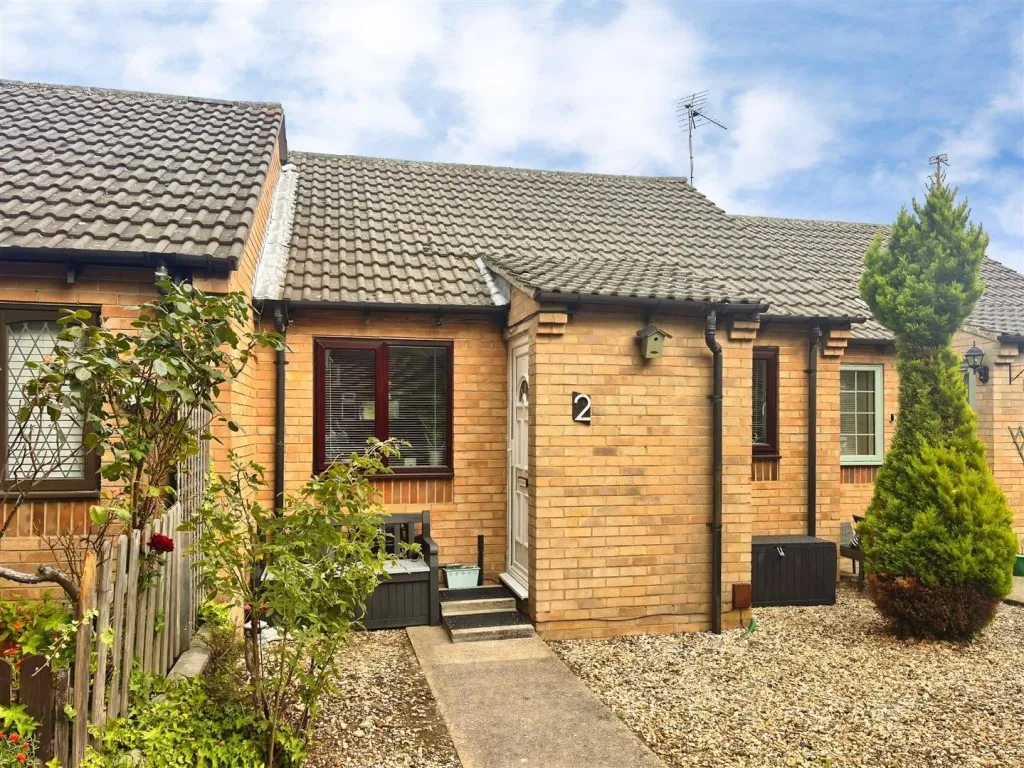 Stuart Close, Kettering, Northants, photo 2