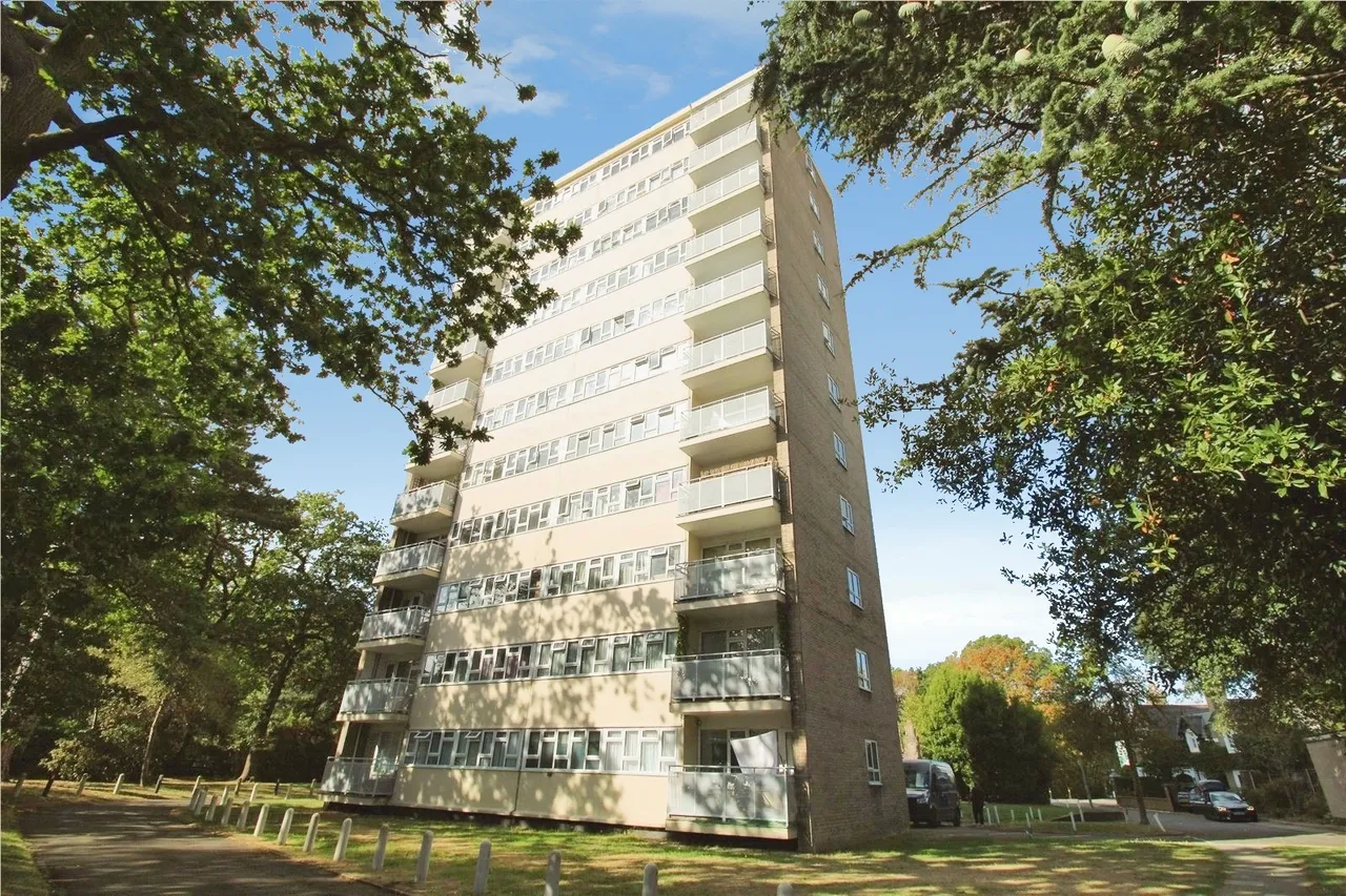 2 bed flat to rent, Wimbledon Park Side, London, SW19