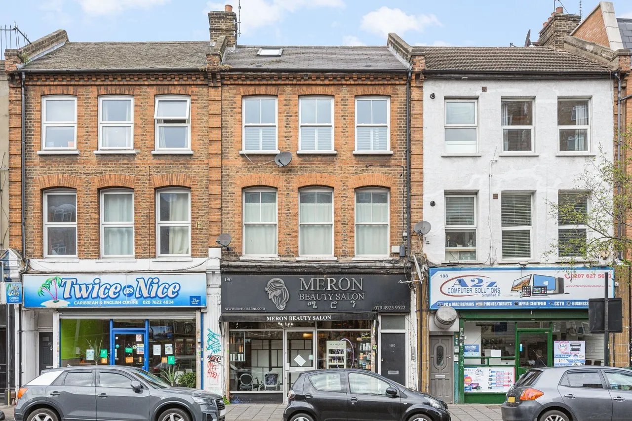 Wandsworth Road, London, SW8, photo 7