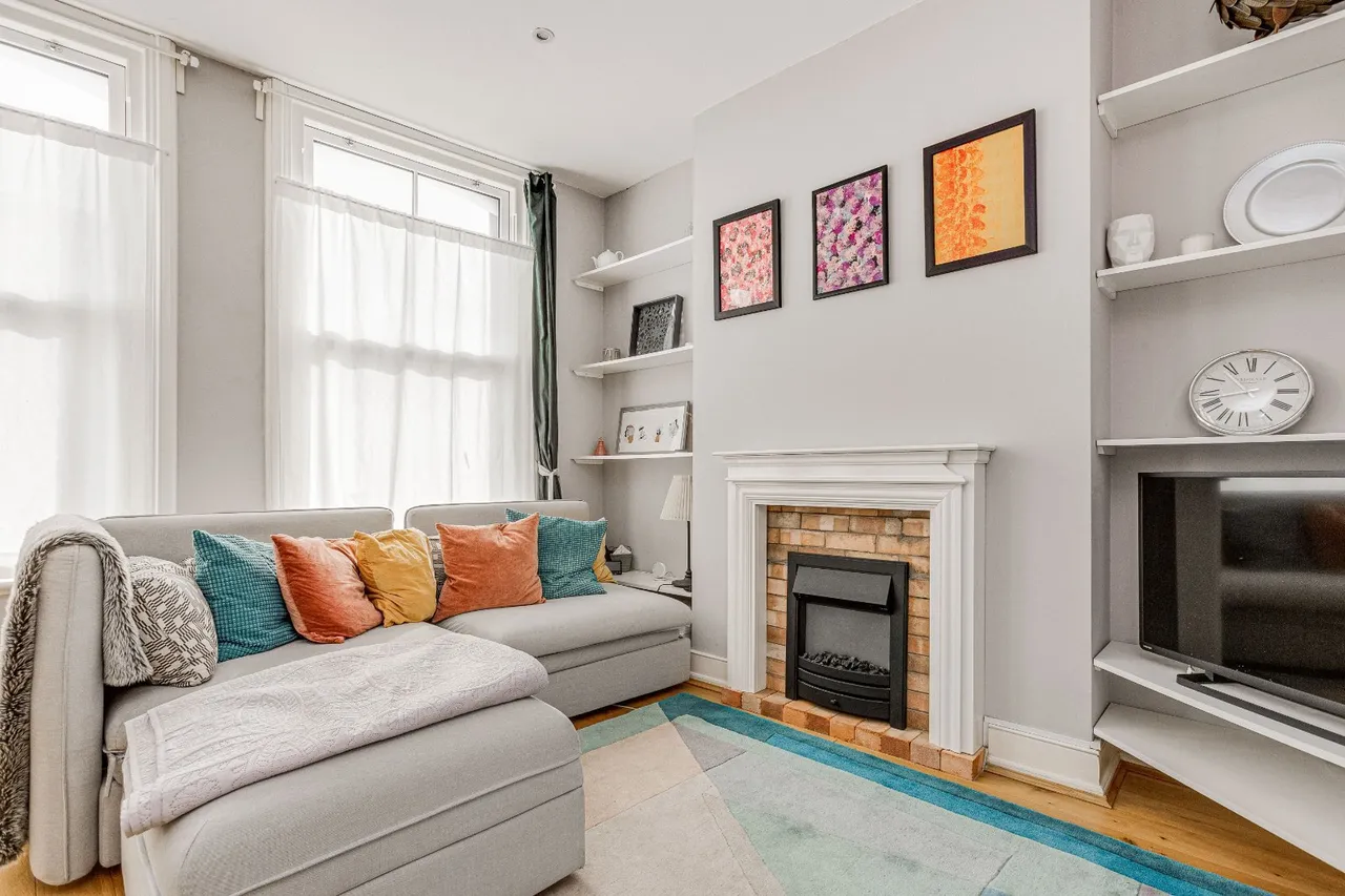 Wandsworth Road, London, SW8, photo 2