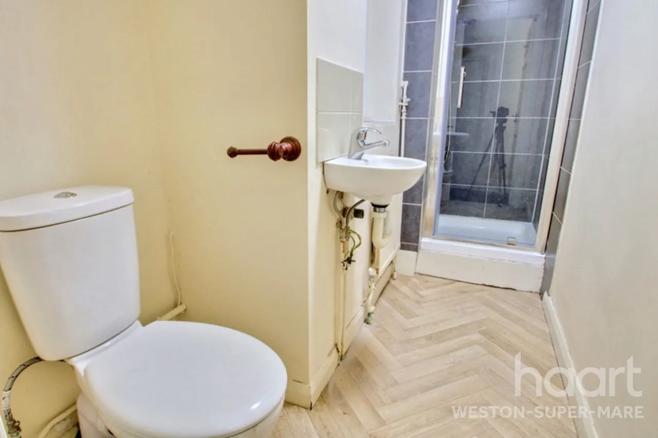 Ellenborough Crescent, BS23, photo 5