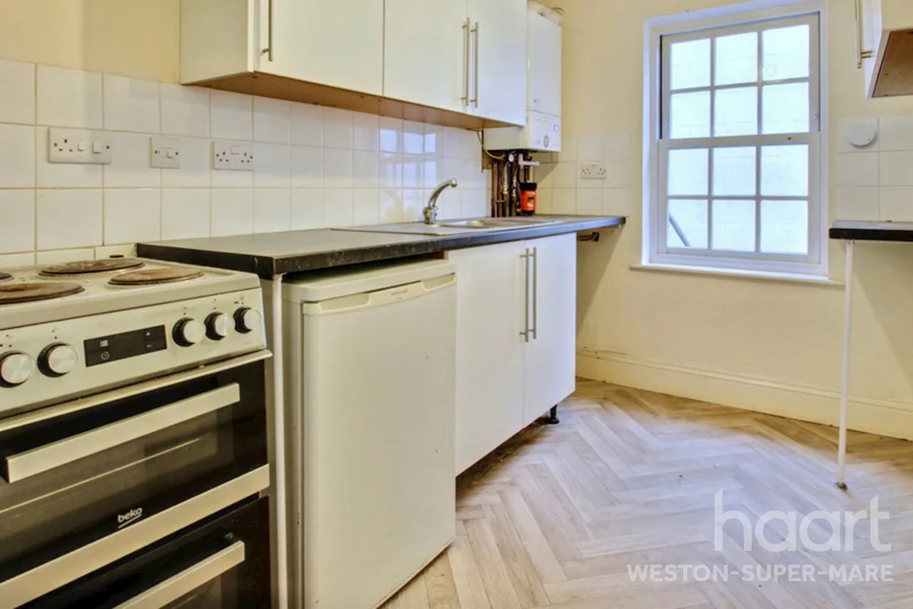 Ellenborough Crescent, BS23, photo 3