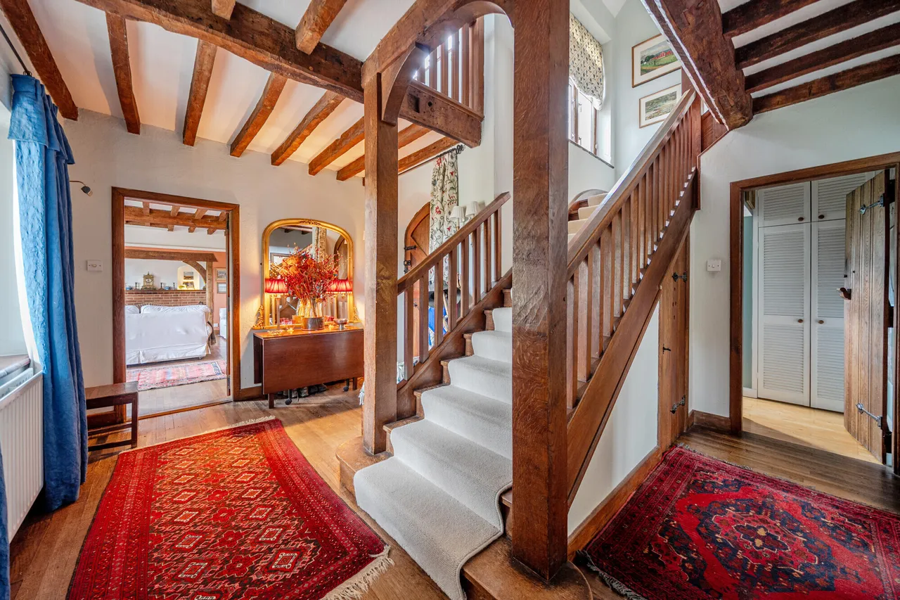 Three Stiles Road, Farnham, GU9, photo 2