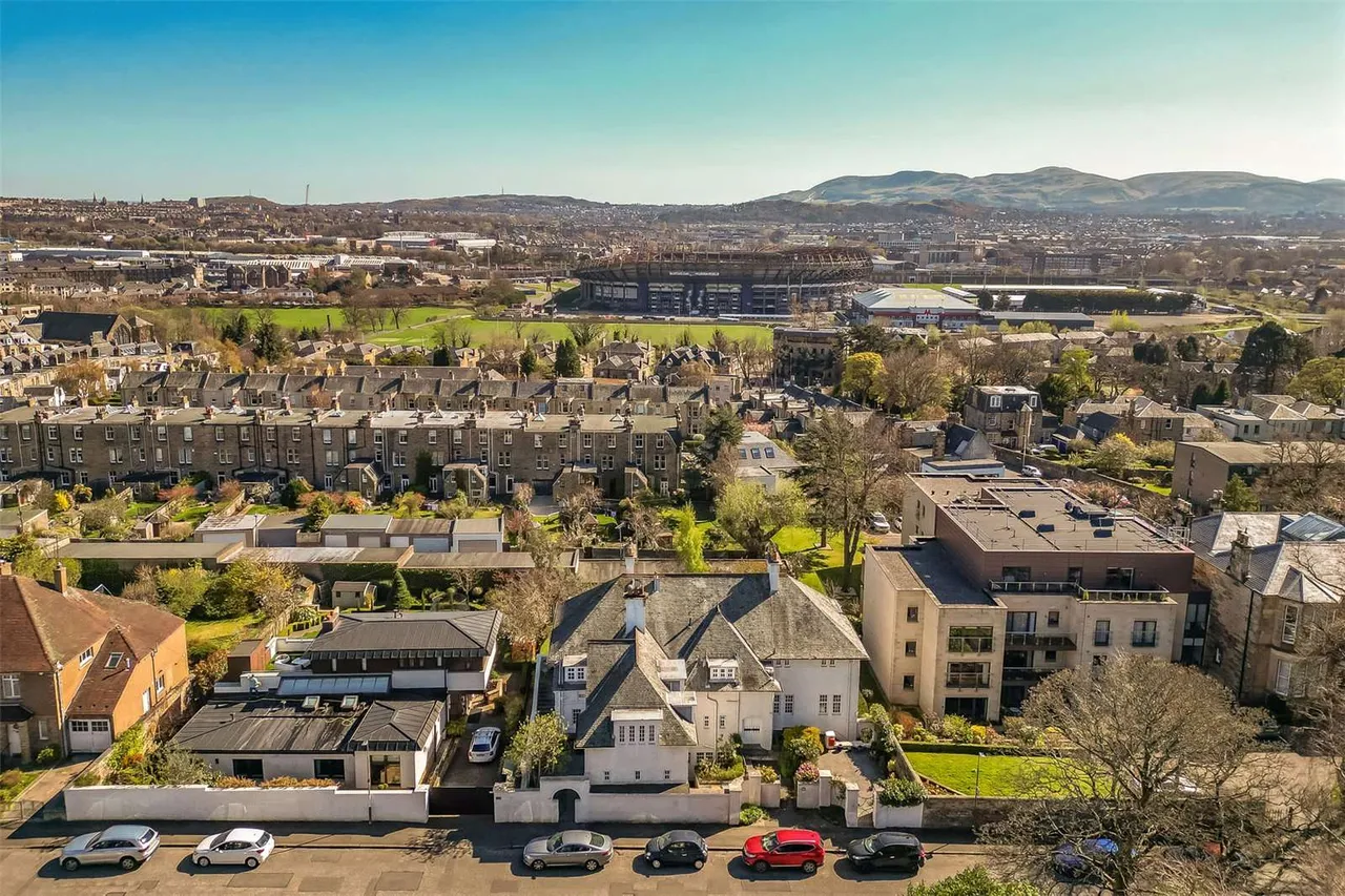 4 bed flat for sale — Murrayfield Drive, Murrayfield, Edinburgh, EH12 6EB