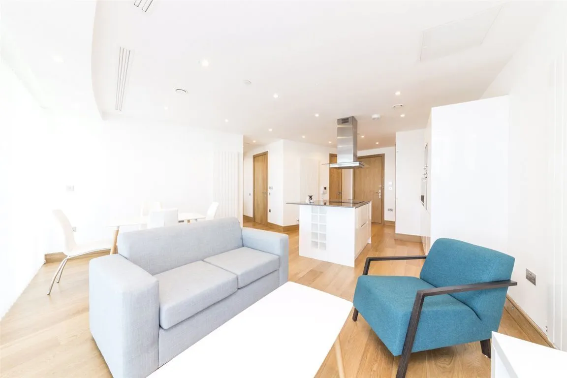 2 bed flat for sale — Crossharbour Plaza, Canary Wharf