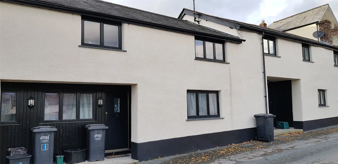 2 bed property to rent, Market Street, South Molton, EX36