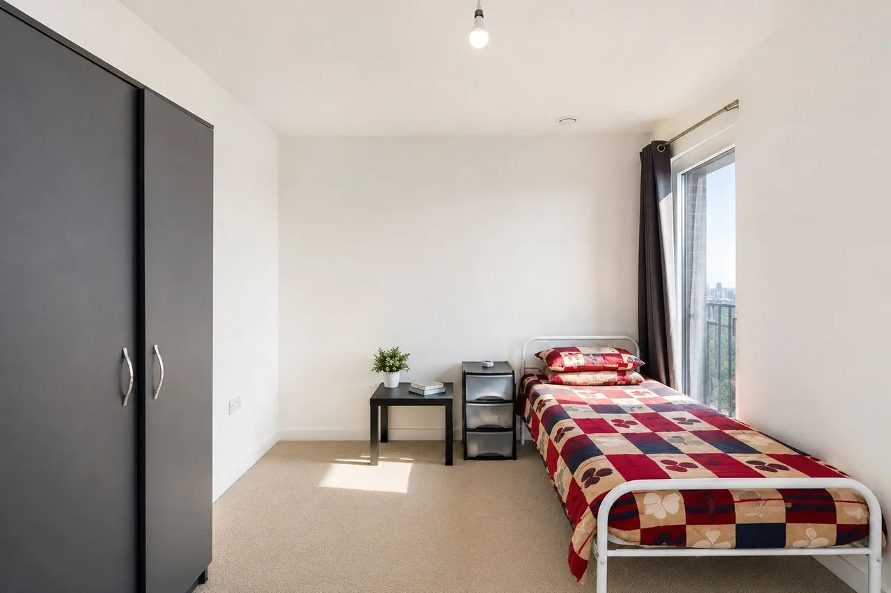 Ron Leighton Way, East Ham, London, E6, photo 4