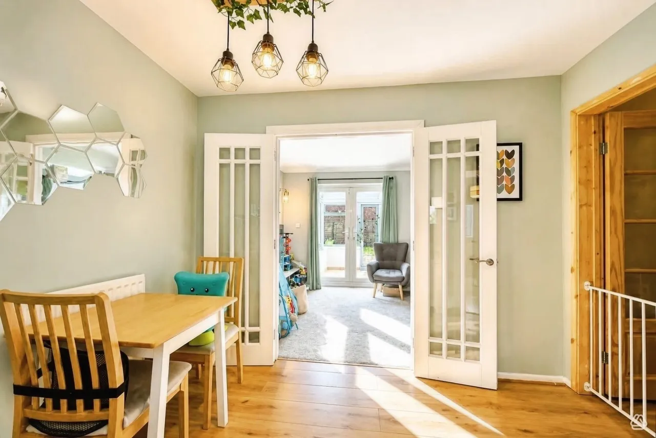 Walsh Avenue, Warfield, Bracknell, Berkshire, RG42 3XZ, photo 5
