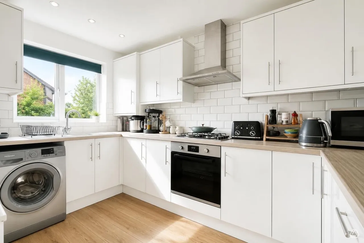 Walsh Avenue, Warfield, Bracknell, Berkshire, RG42 3XZ, photo 2