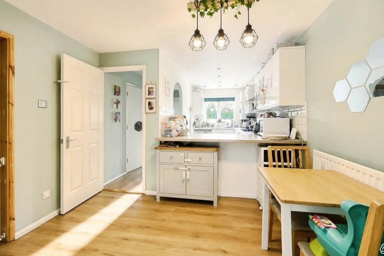 Walsh Avenue, Warfield, Bracknell, Berkshire, RG42 3XZ, photo 4