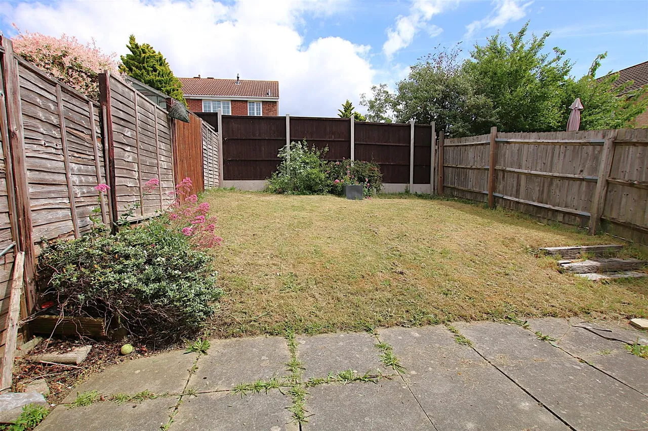 Oakgrove Place, East Hunsbury, photo 2