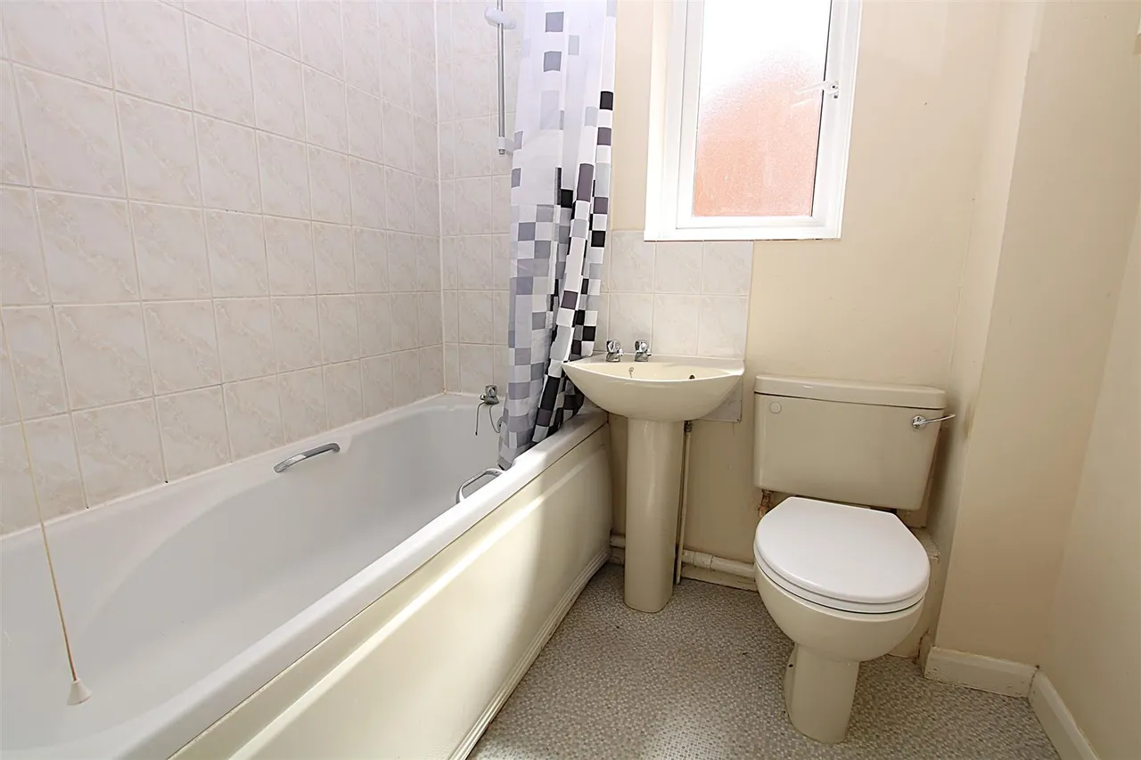 Oakgrove Place, East Hunsbury, photo 9