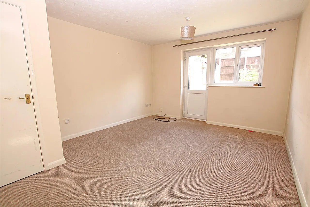 Oakgrove Place, East Hunsbury, photo 4