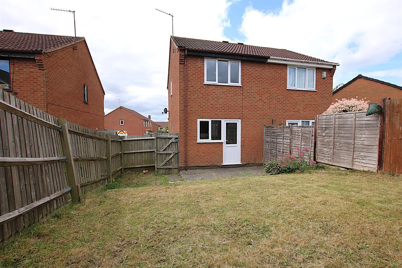 Oakgrove Place, East Hunsbury, photo 3