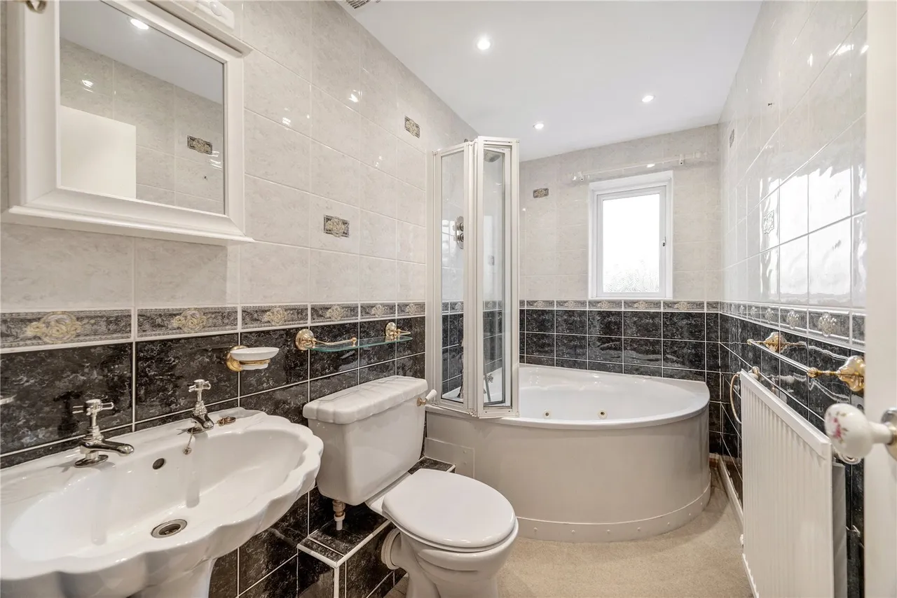 Lower Lane, Bowling Bank, LL13, photo 14
