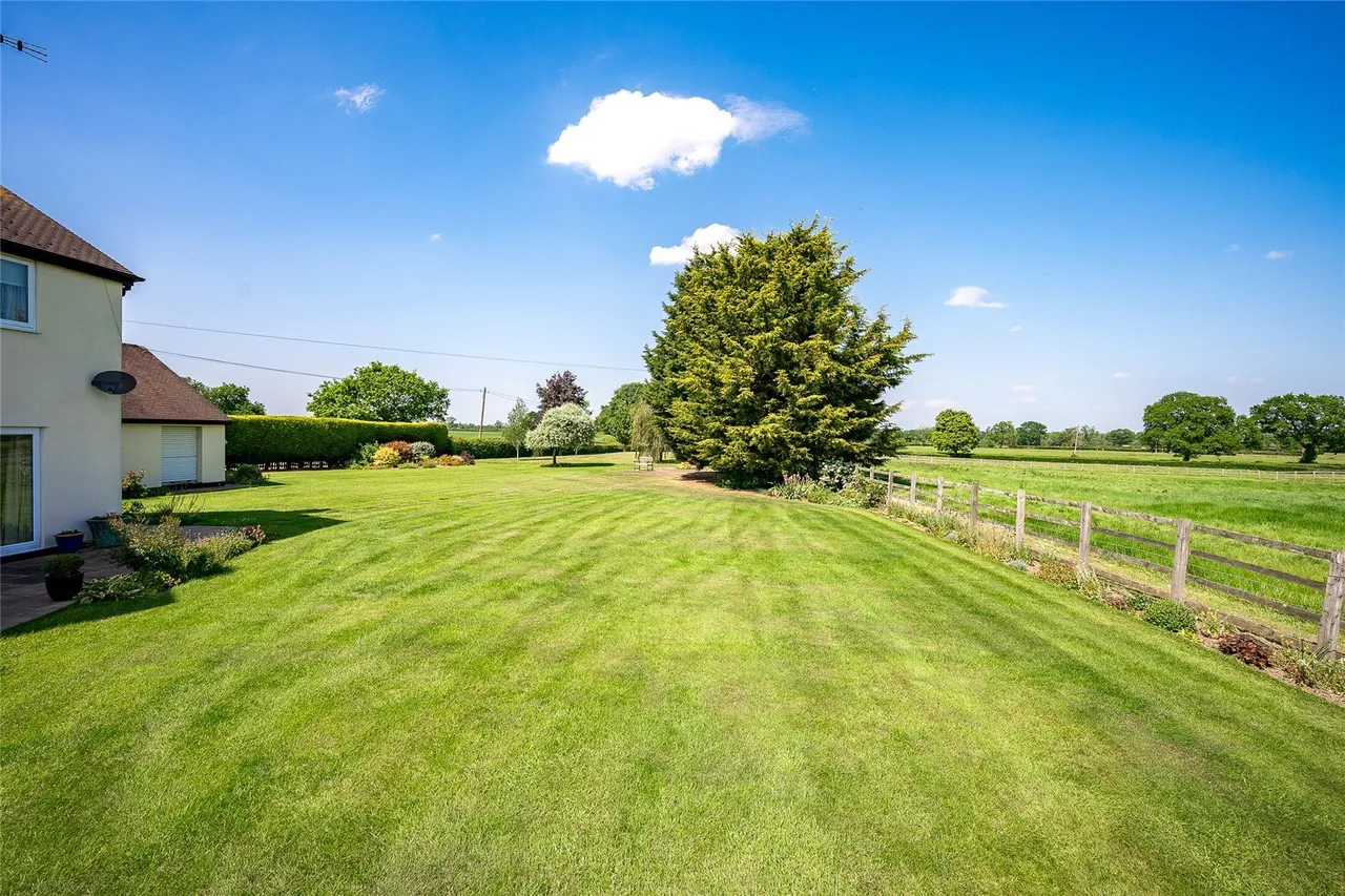 Lower Lane, Bowling Bank, LL13, photo 22