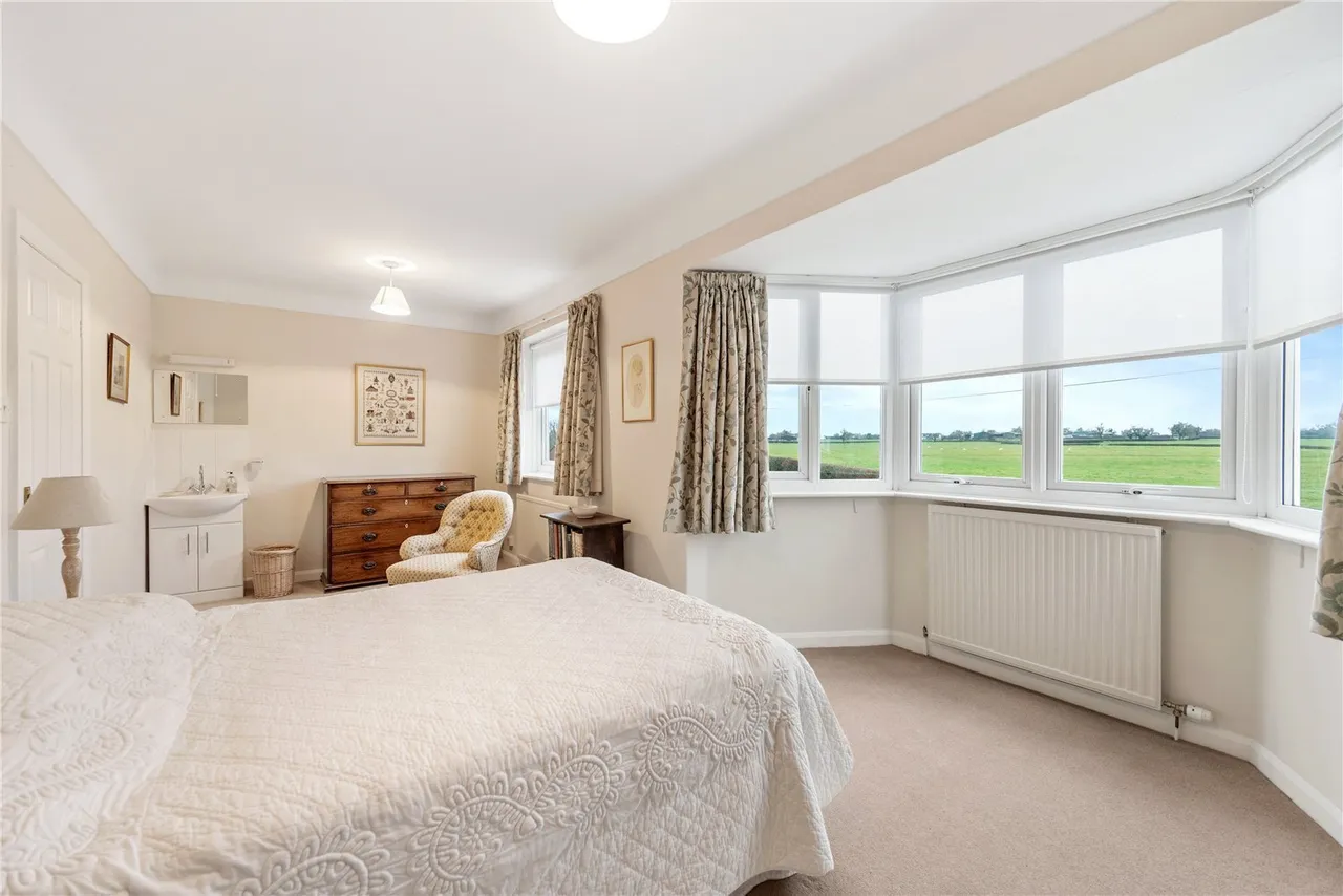 Lower Lane, Bowling Bank, LL13, photo 11