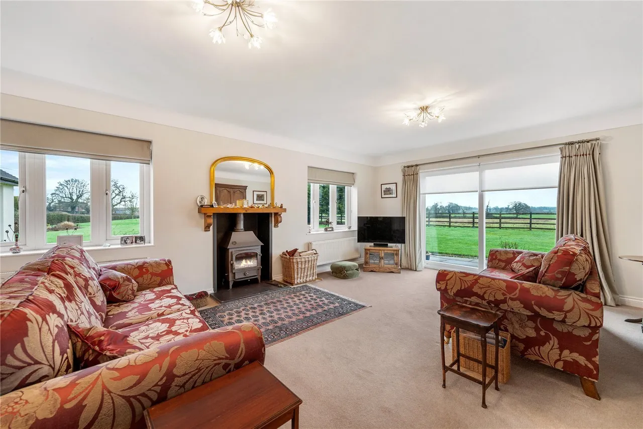 Lower Lane, Bowling Bank, LL13, photo 8