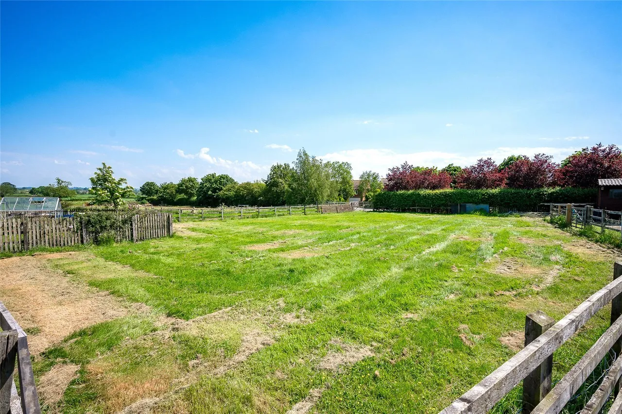 Lower Lane, Bowling Bank, LL13, photo 18