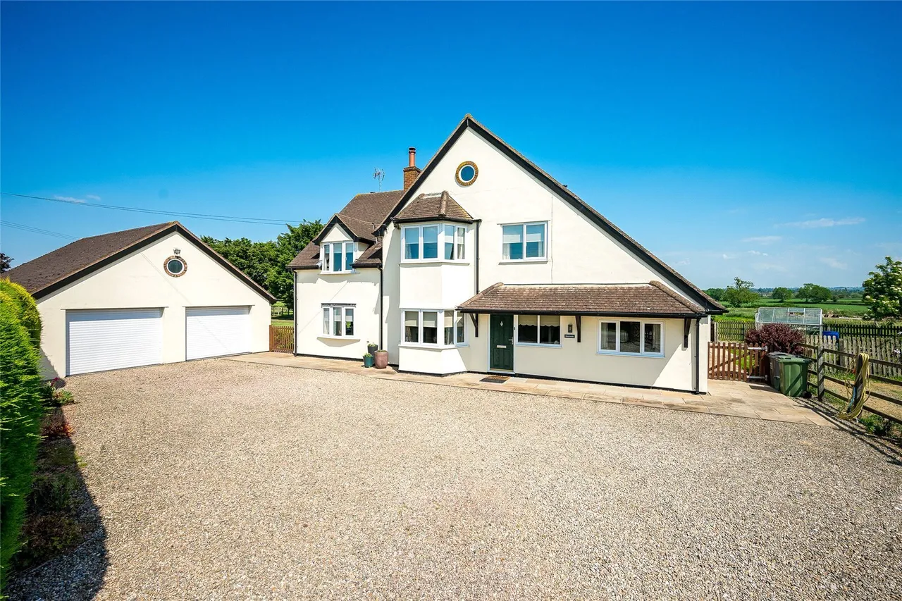 Lower Lane, Bowling Bank, LL13, photo 17