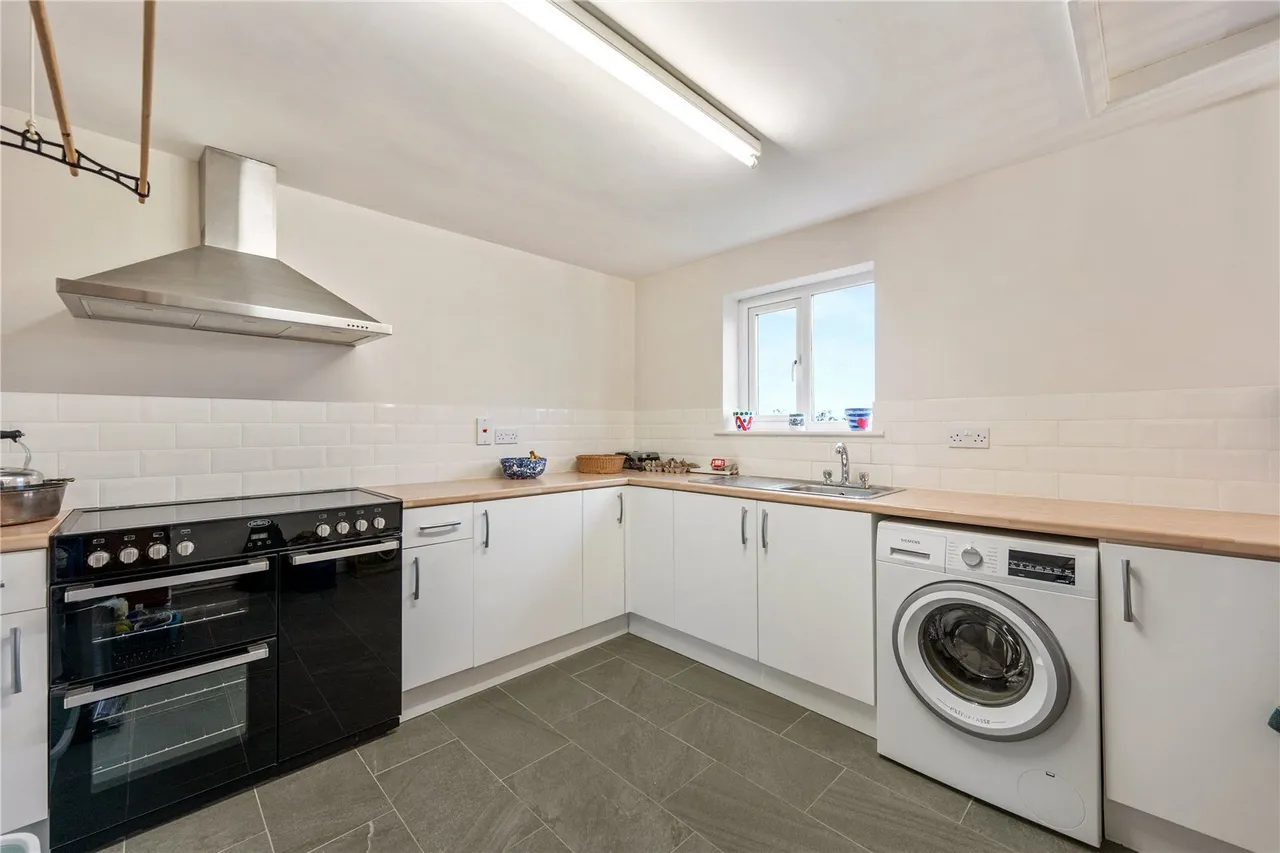 Lower Lane, Bowling Bank, LL13, photo 15