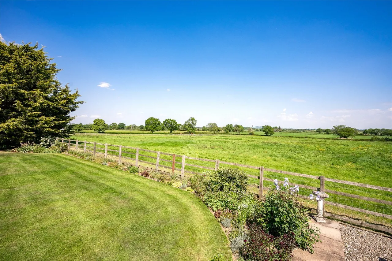 Lower Lane, Bowling Bank, LL13, photo 19