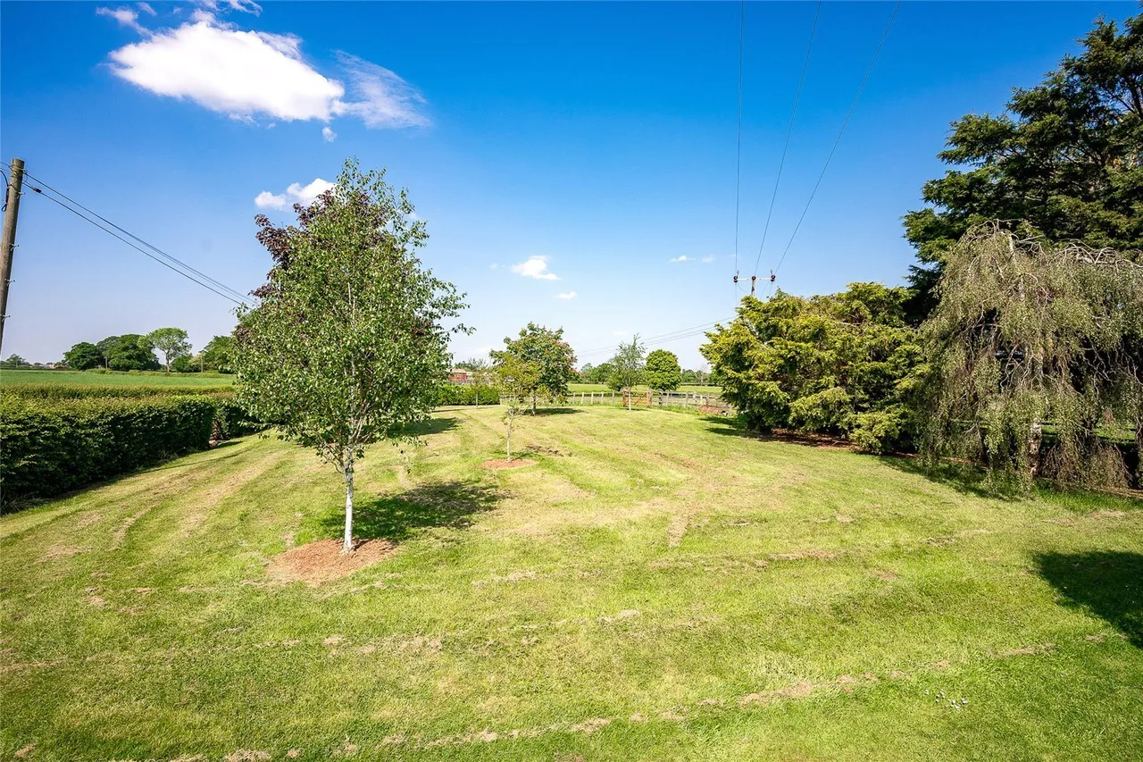 Lower Lane, Bowling Bank, LL13, photo 25