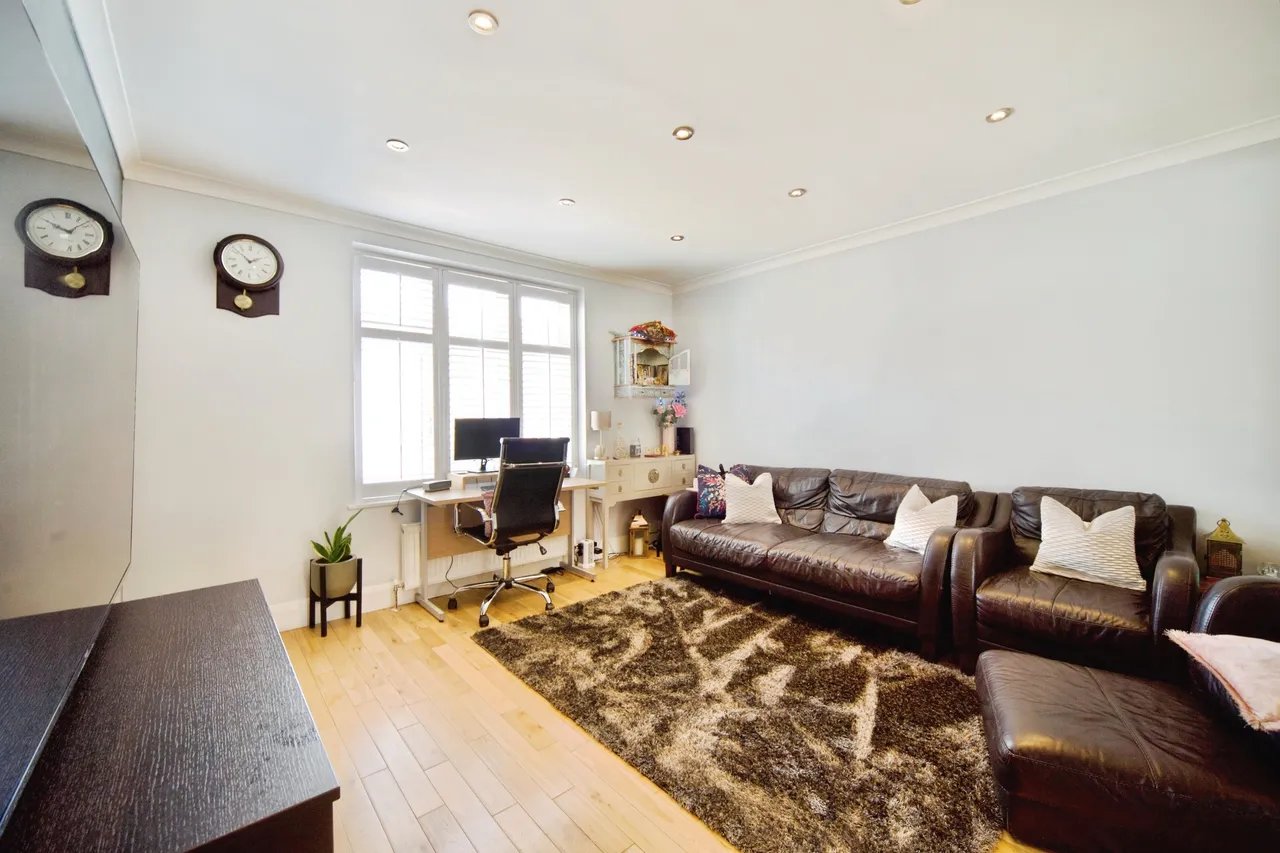 Grafton Road, Dagenham, photo 6