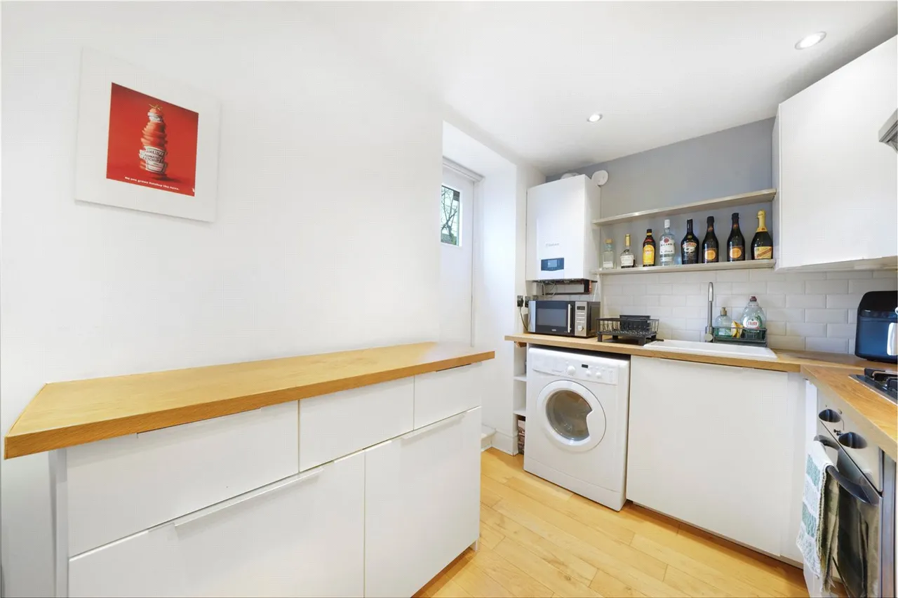 Seven Sisters Road, London, N7, photo 3