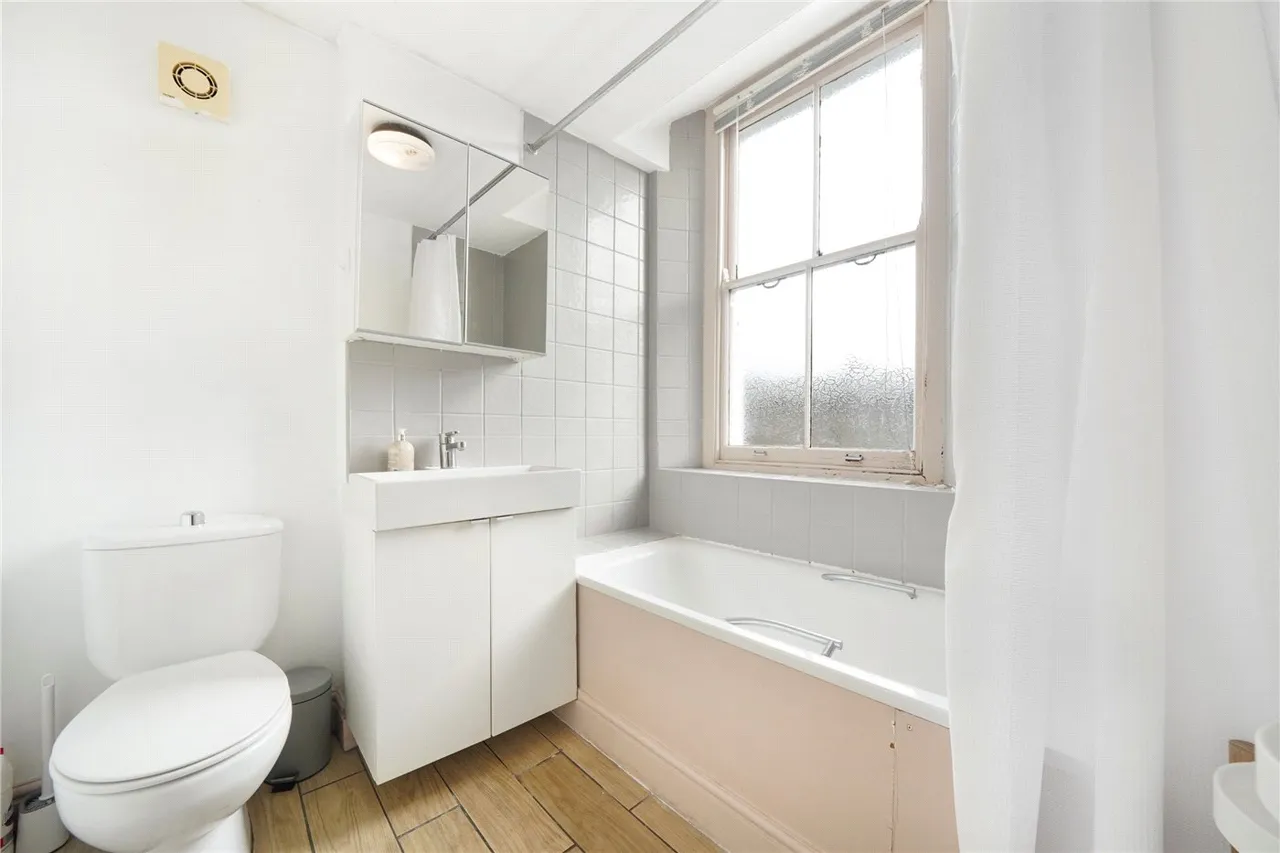 Seven Sisters Road, London, N7, photo 9