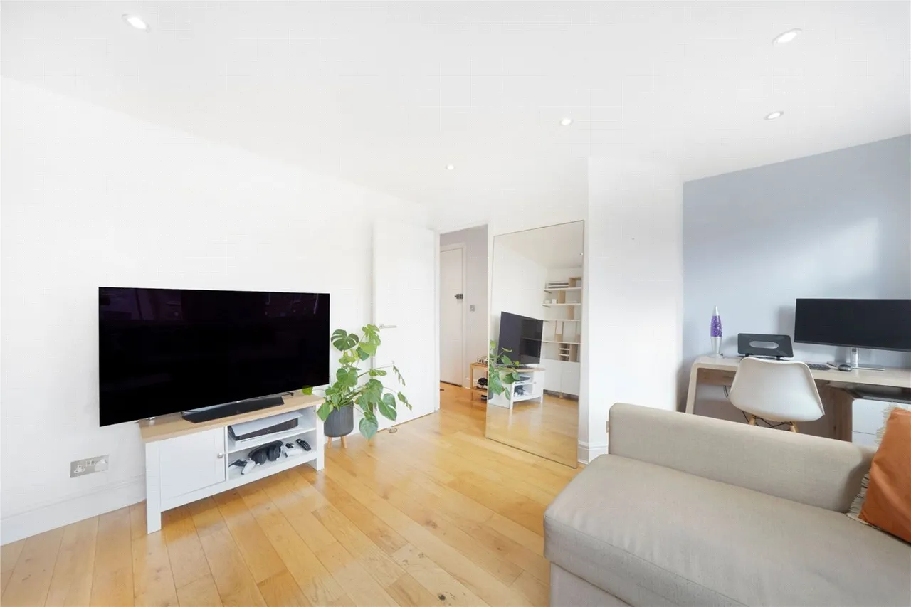 Seven Sisters Road, London, N7, photo 8