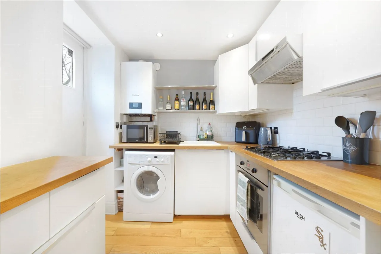Seven Sisters Road, London, N7, photo 5