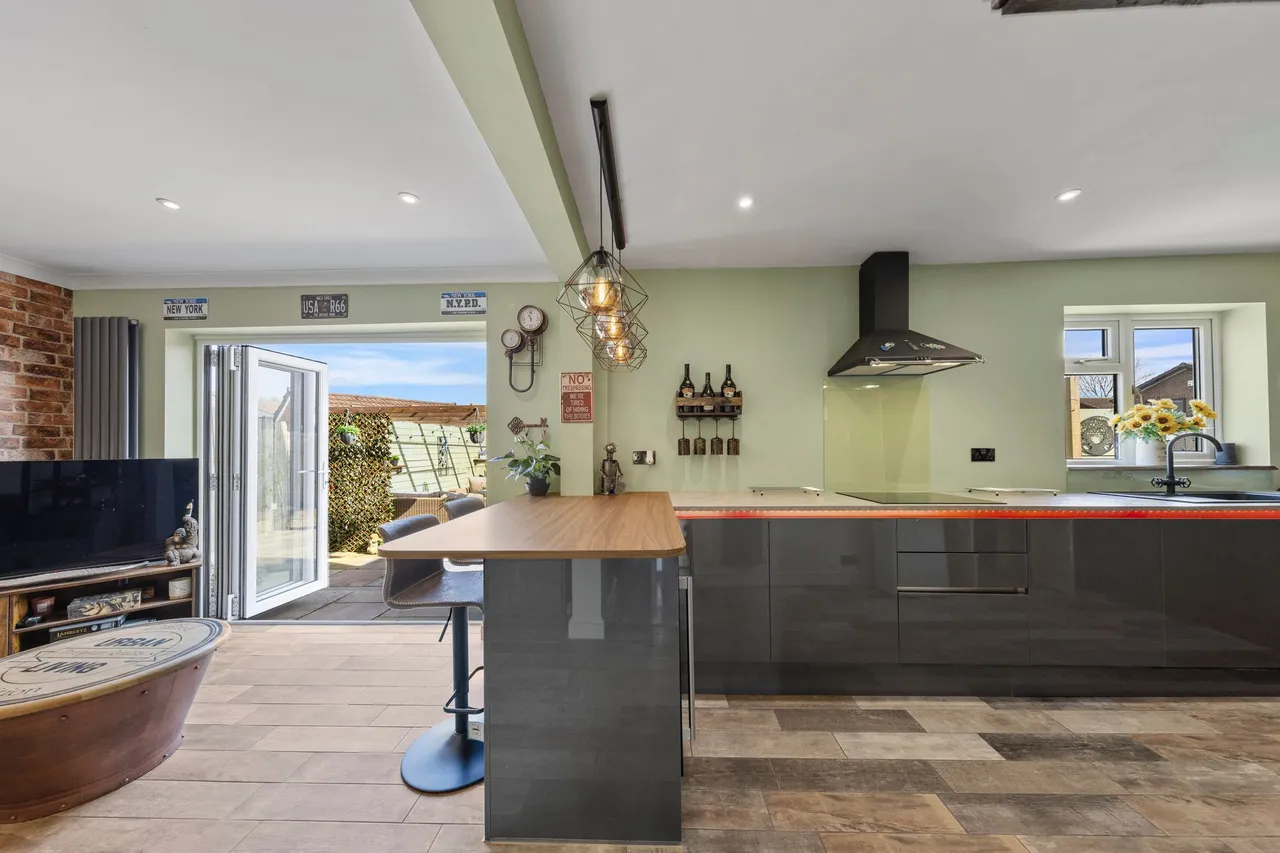 Dundee Close, Fearnhead, Warrington, Warrington, WA2 0UL, photo 4