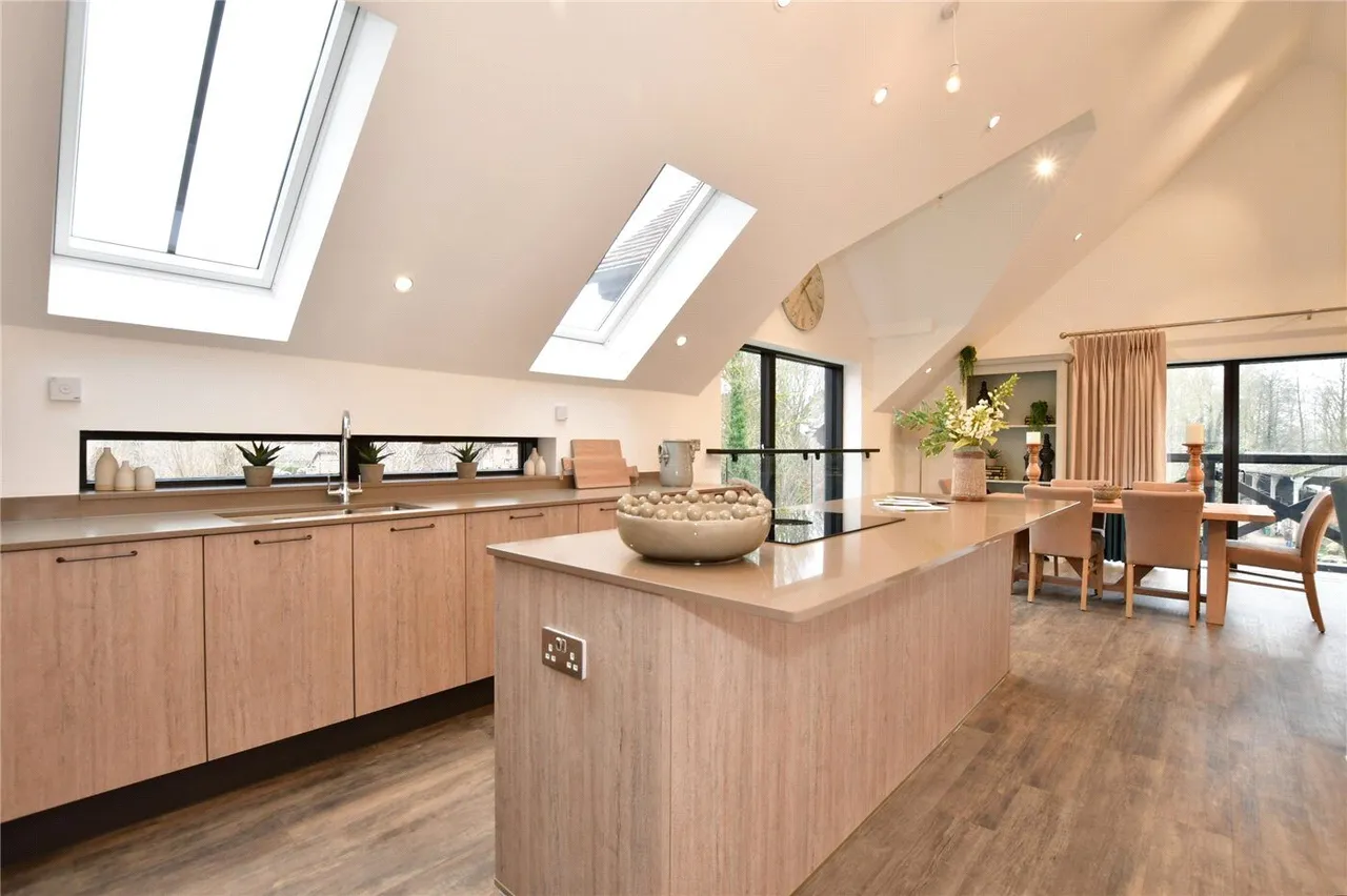 2 bed flat to rent, Canterbury Road, Wingham, CT3