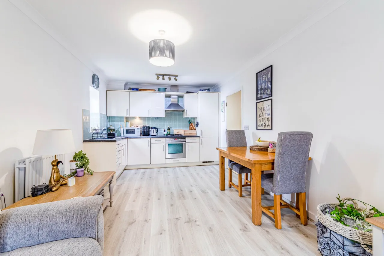 Holmefield Place, New Haw, KT15, photo 4